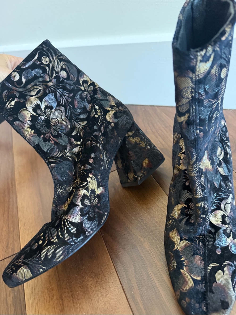 L'Intervalle Made in Spain Velvet Brocade Block Heel Booties Size 40/9 9.5 - Picture 8 of 14